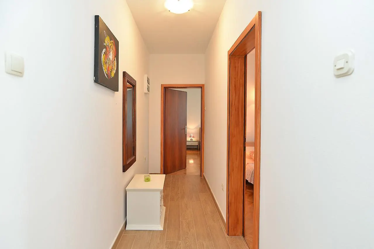 Apartments Gracijano 1724 Ližnjan