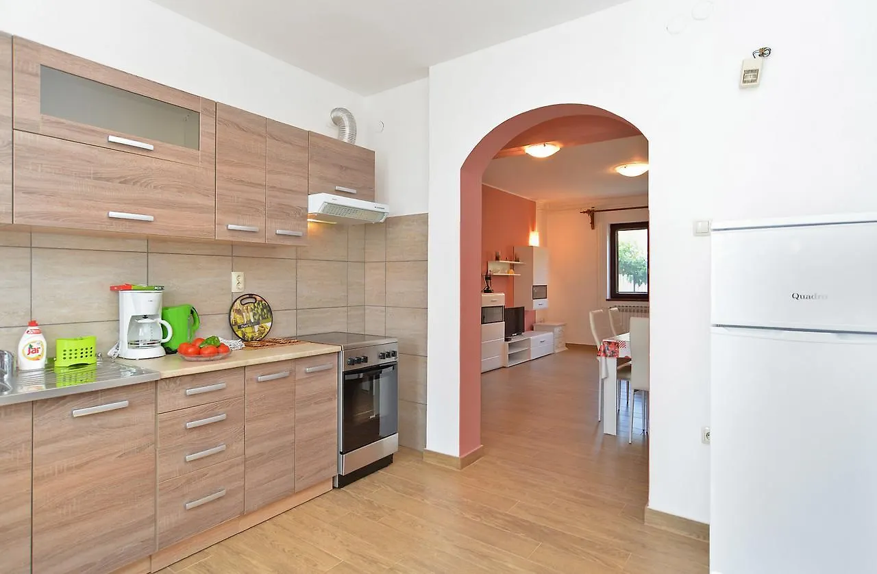 Apartments Gracijano 1724 Ližnjan