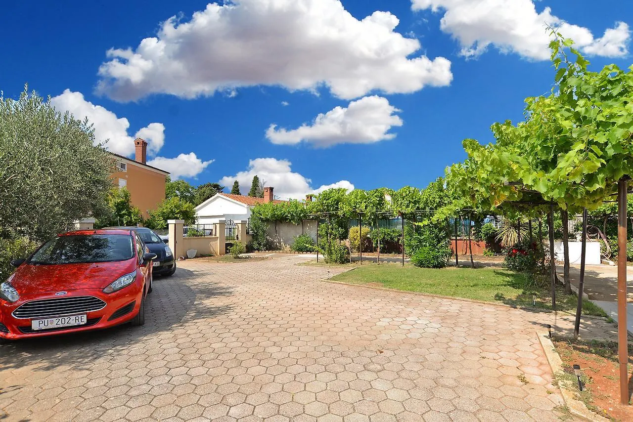 Apartments Gracijano 1724