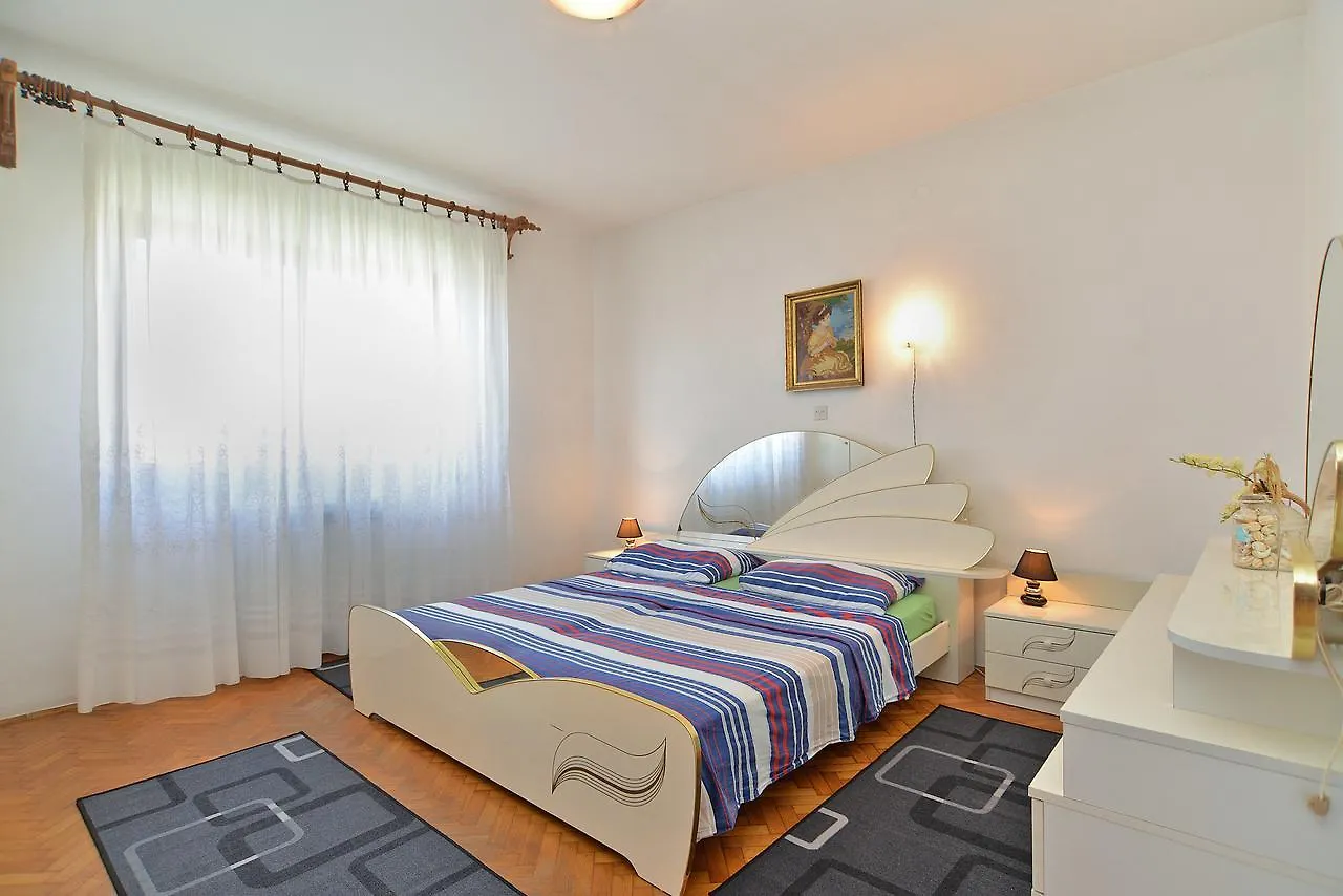 Apartments Gracijano 1724 Croatia