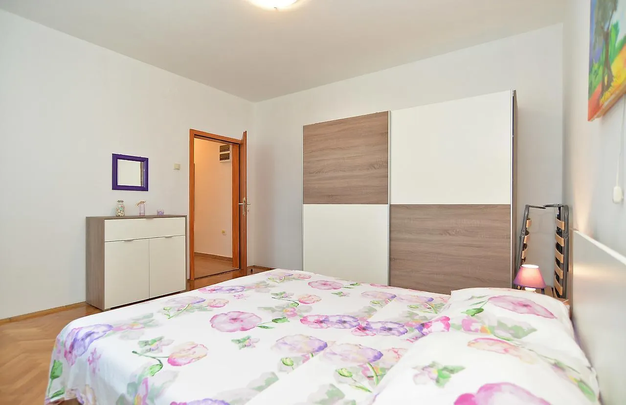 Apartments Gracijano 1724 Croatia